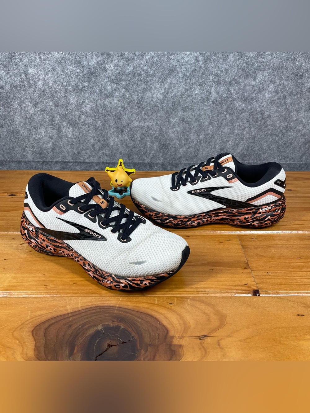 Brooks Ghost 15 Run Wild Womens Size 8 B White Leopard Running Shoes 1203801B103